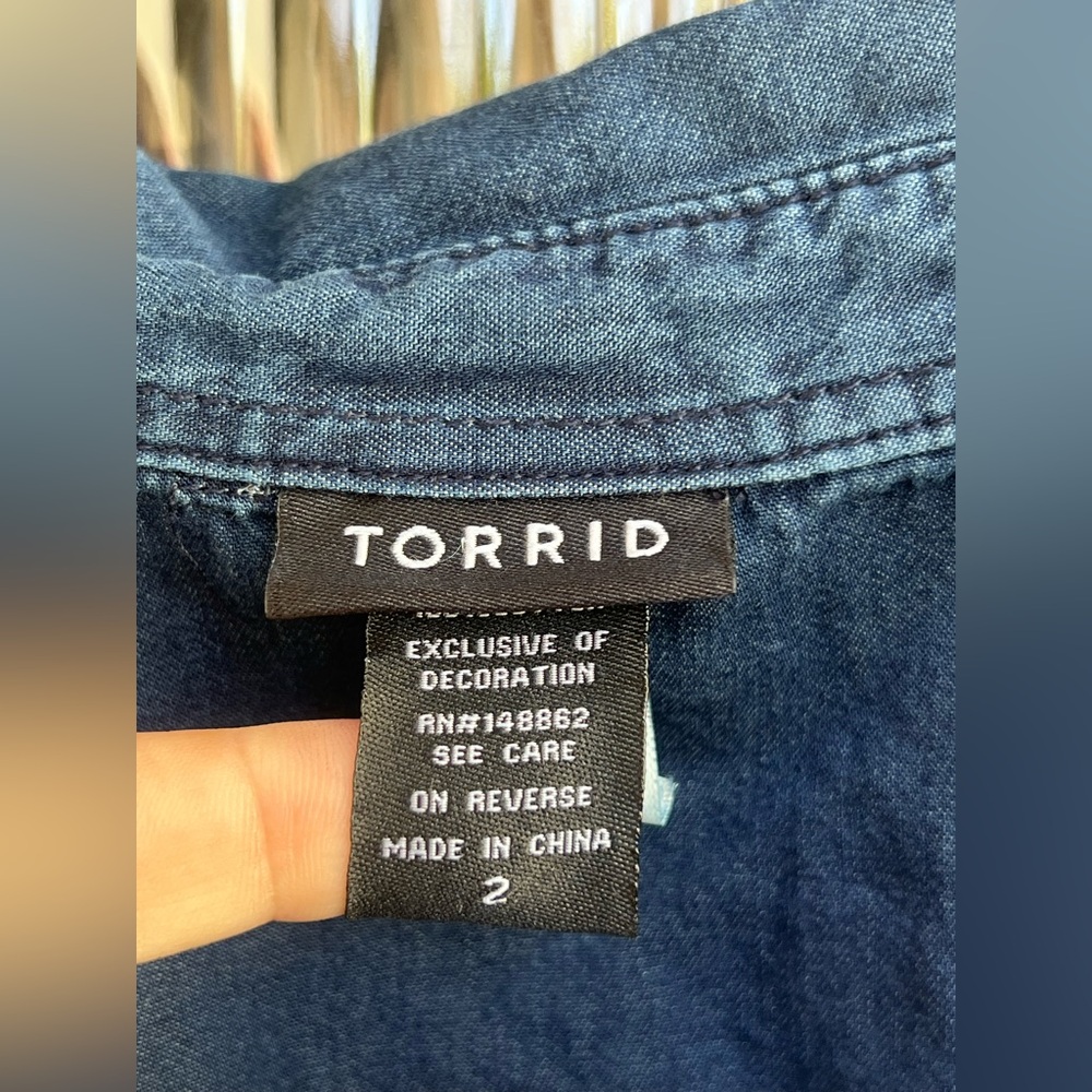 Torrid Denim Button Up Shirt‎ Womens 2 Long Sleeve Chest Pockets Size 2X - Picture 3 of 3
